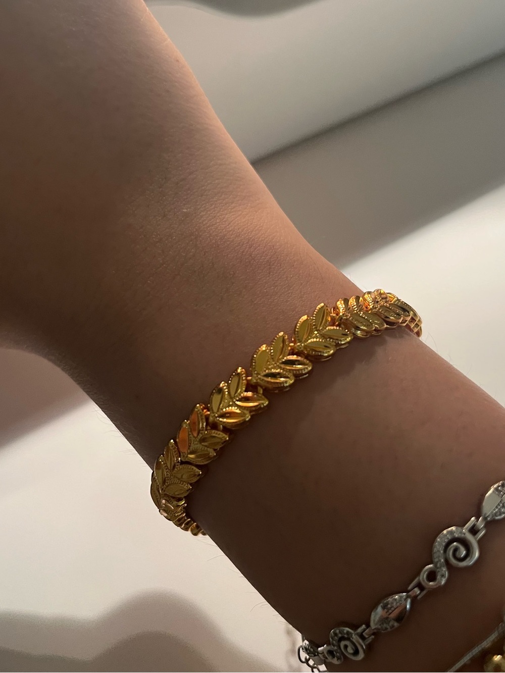 Classic Gold Leaf Link Bracelet - Women Jewelry